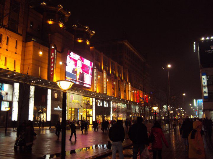 北京夜の街並み